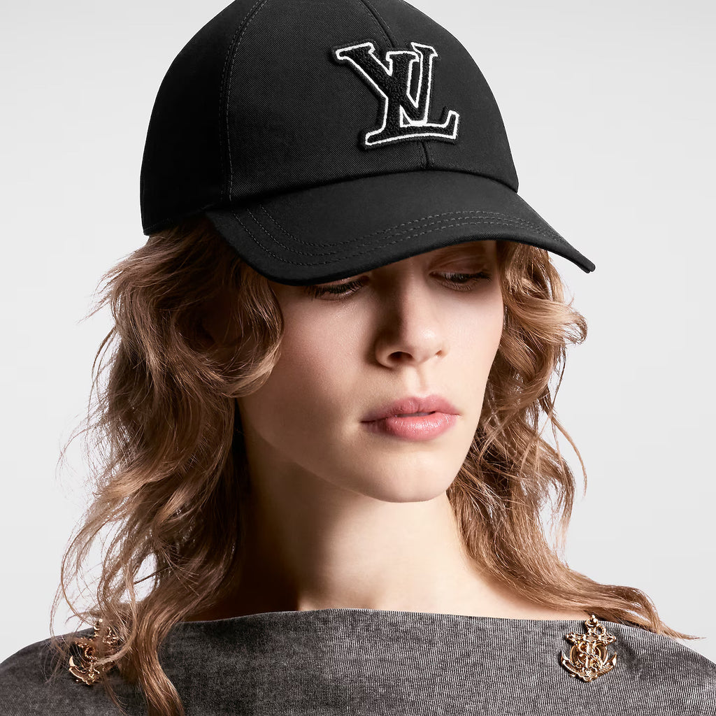 Louis Vuitton M7282M LV Signature Cap